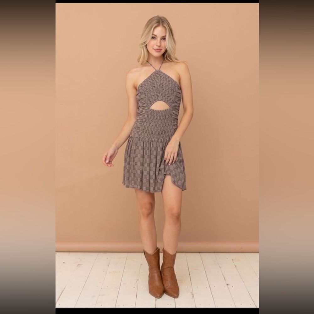 New. seasonal dress. short dress in coffee, beautiful boutique